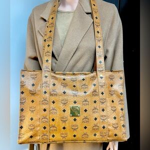 Authentic MCM vintage Congnac tote bag (D7103)